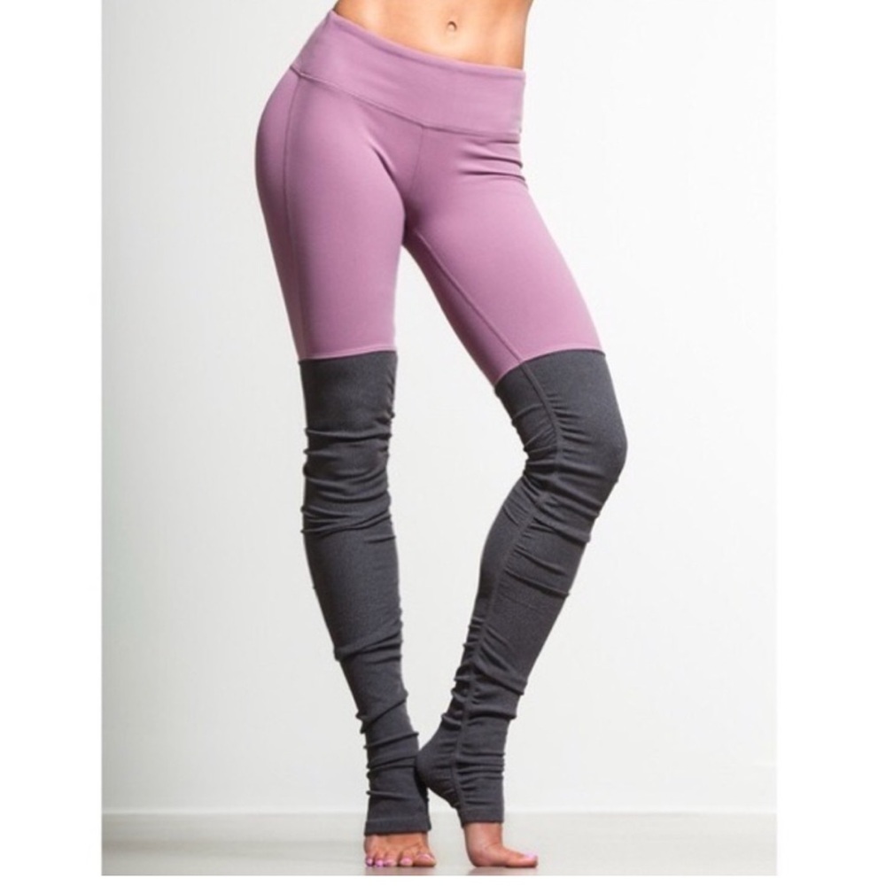 Alo goddess leggings medium. Excellent pre-owned condition.